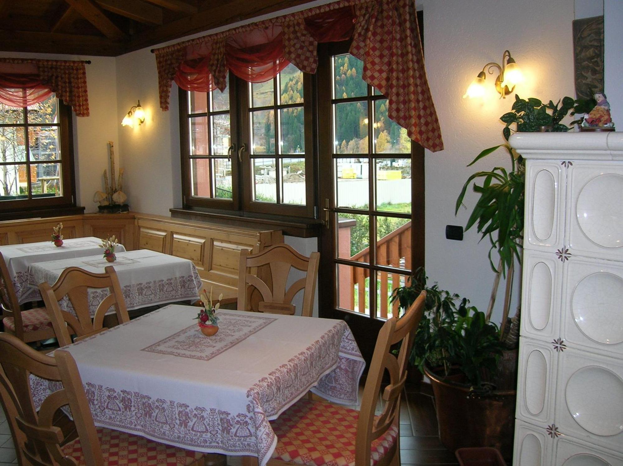 Hotel Villa Fosine Pinzolo Exterior photo