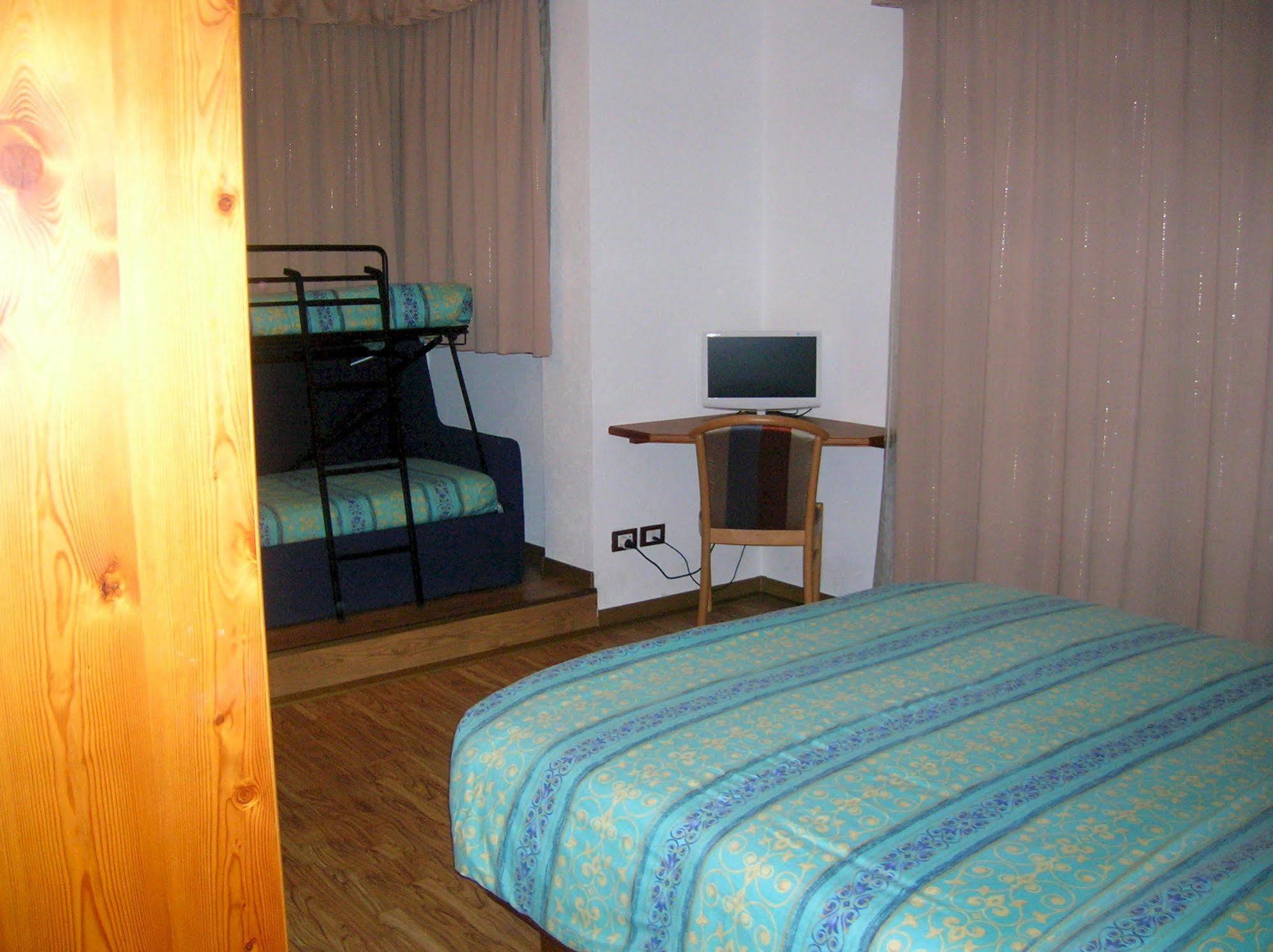 Hotel Villa Fosine Pinzolo Exterior photo